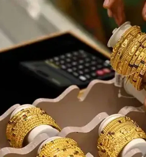 Gold price high by Rs2500 per tola in Pakistan