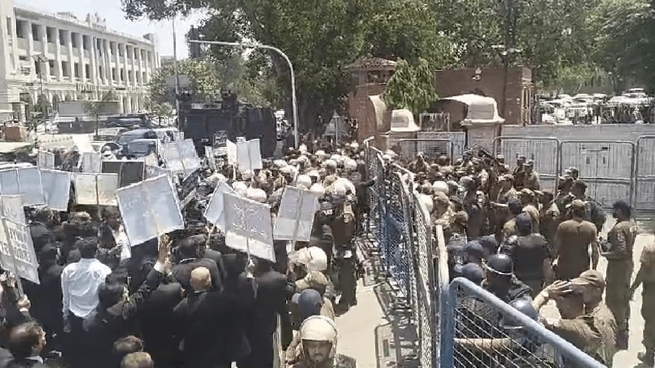 Case of clash between Lahore police, lawyers filed, PBC on strike today