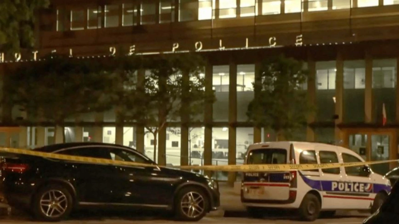 Two Paris officers injured after man shoots them inside police station