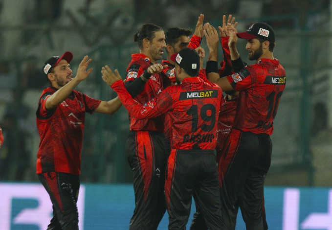 Hbl Psl Qalandars Beat Gladiators By Runs