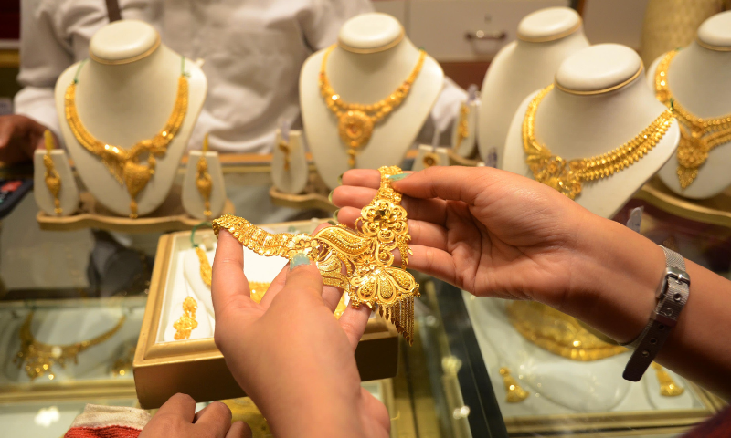 Gold Price Falls By Rs Per Tola In Pakistan