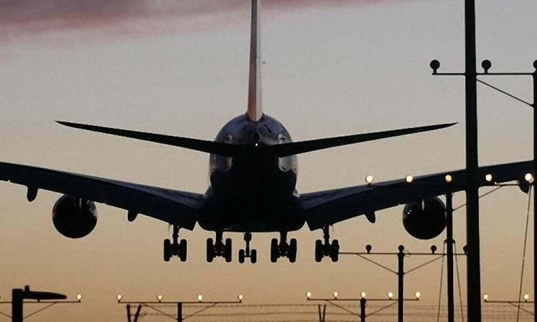 Major Airlines Suspend Middle East Flights Following US-Israel Strikes on Iran