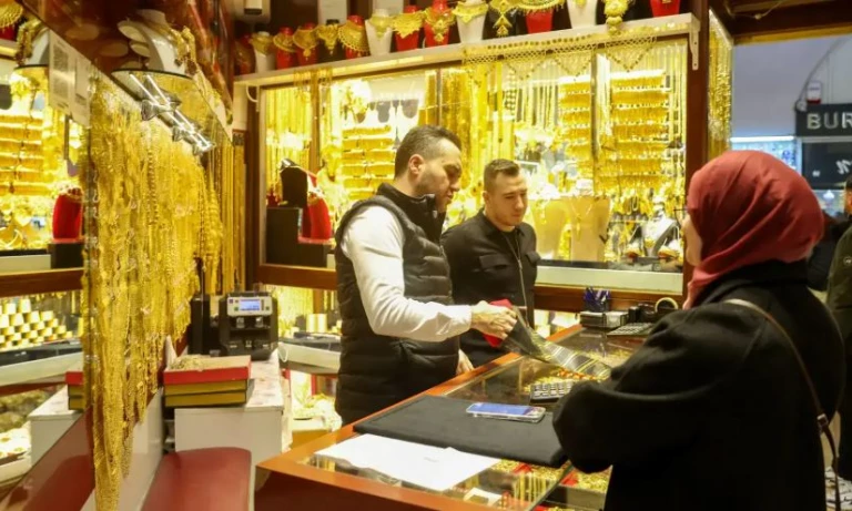 Gold Prices Surge as Middle East Tensions Drive Safe-Haven Demand