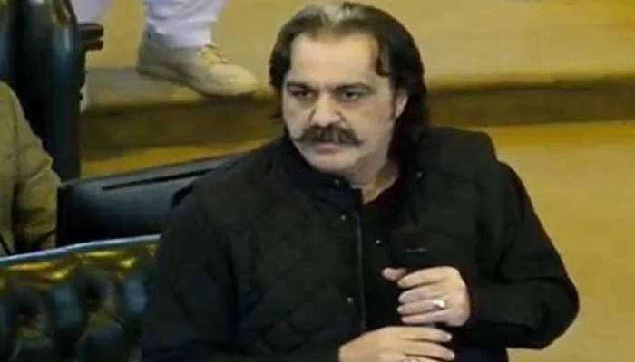 پشاور کے اسٹریٹ لائٹس کو شمسی توانائی پر منتقل کریں گے،  علی امین گنڈا پور