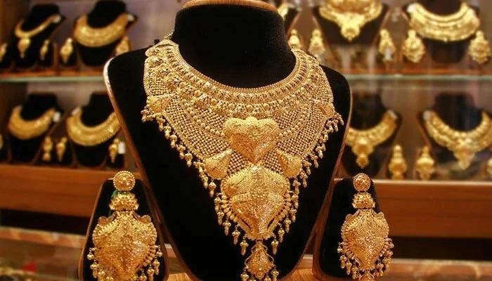 Gold price high by Rs1200 per tola in Pakistan