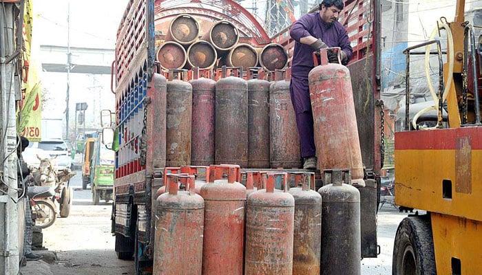 Price of domestic LPG cylinder low by Rs76.9