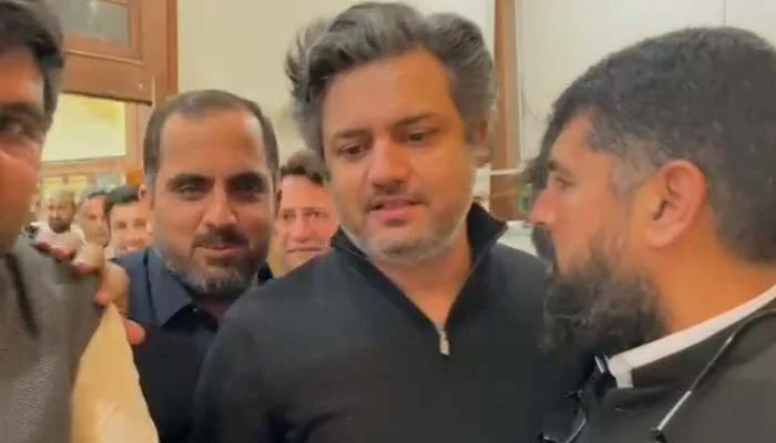 پی ٹی آئی رہنما حماد اظہر کی  51 مقدمات میں راہداری ضمانت منظور