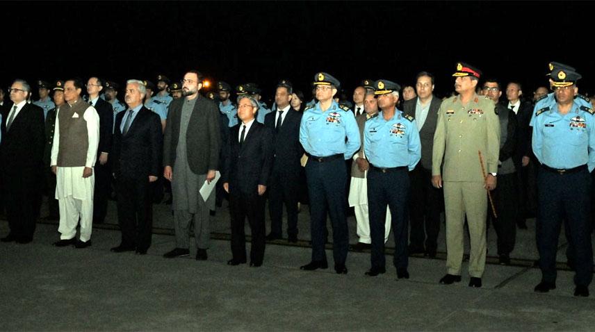 پانچ چینی باشندوں کے تابوتوں پر پھول رکھنے کی تقریب نور خان ائیربیس پر منعقد