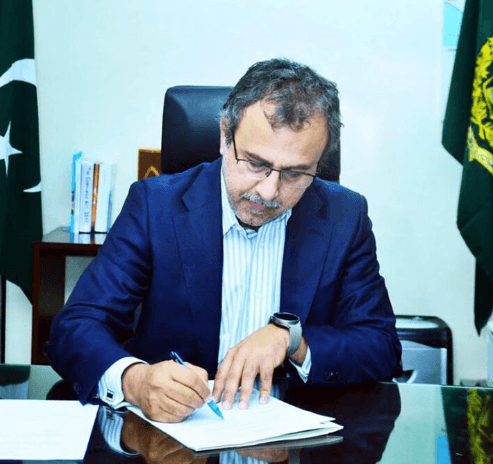 Awais Leghari directs to ensure follow up of all received complaints