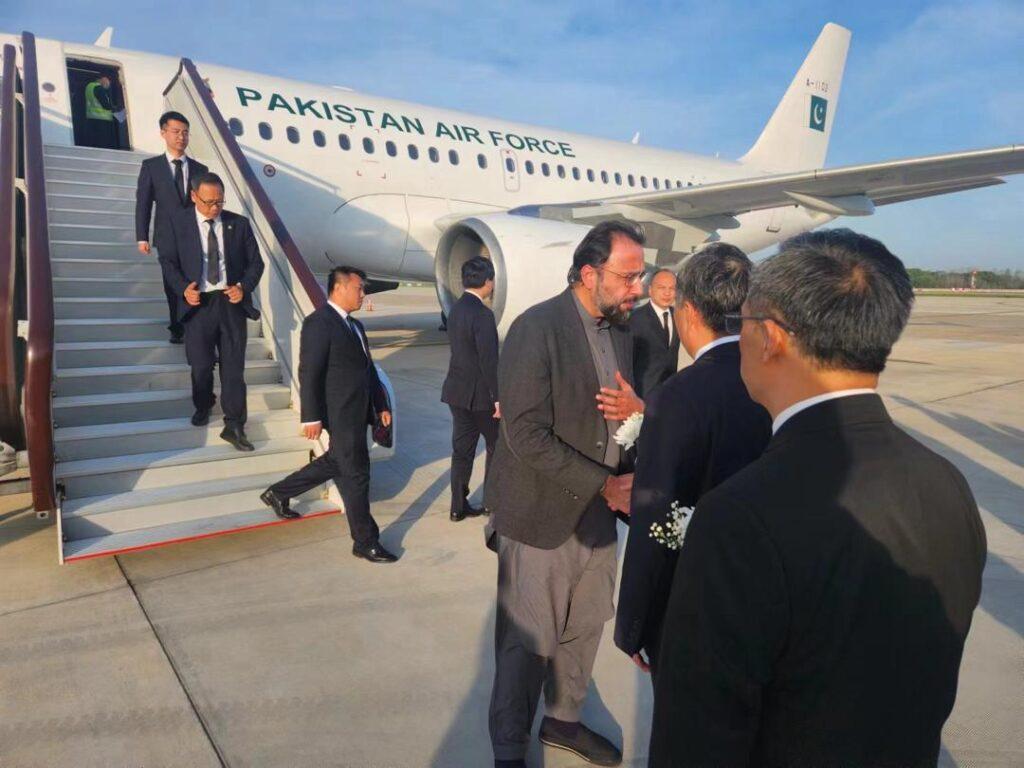 Chaudhry Salik arrives in Wuhan to express solidarity with Chinese govt, people