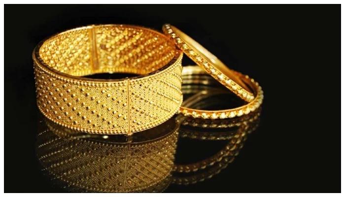 Gold prices high by Rs2200 per tola in Pakistan