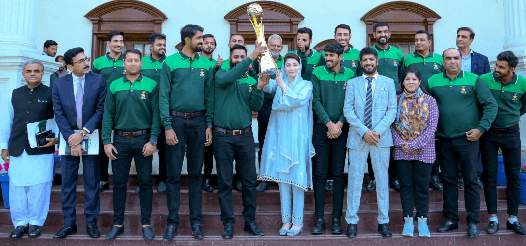 CM Maryam presents cheque worth Rs3.8m to deaf cricketers