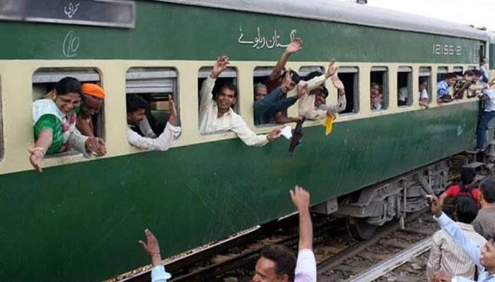 کراچی سے پہلی عید اسپیشل ٹرین   آج پشاور کیلئے روانہ ہو گی