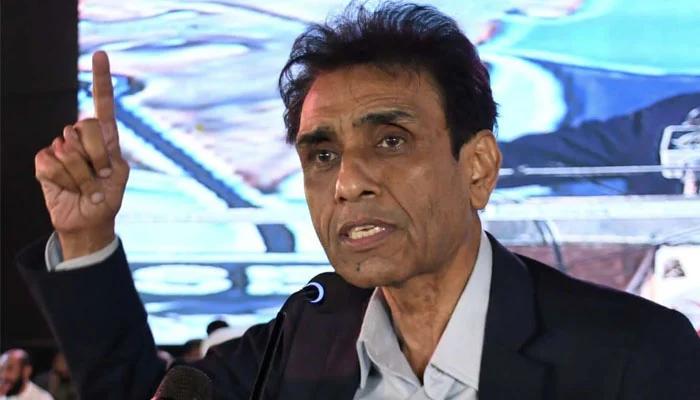 Khalid Maqbool asks govt to compensate families on truck accident 