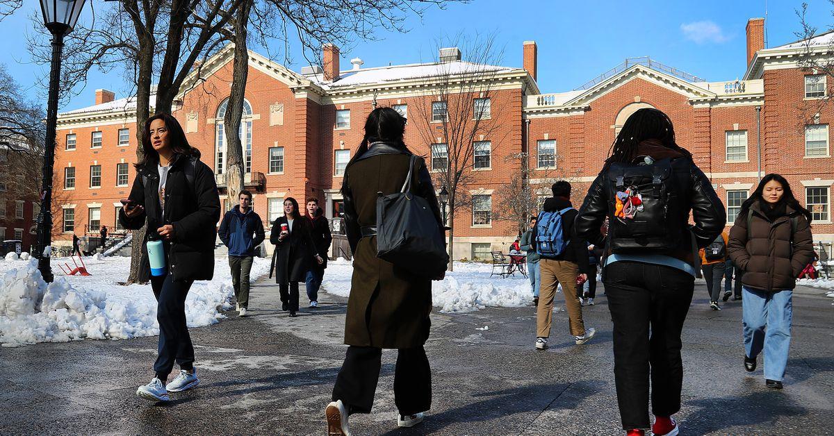 College enrollment is up. The financial aid mess could bring it crashing down.