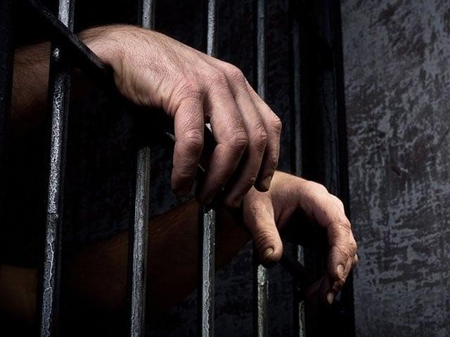 Nanbias apprehended in Rawalpindi amid selling roti on high prices 