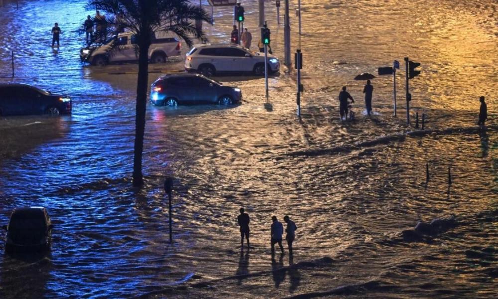 متحدہ عرب امارات  میں شدید بارشوں نے تباہی مچا دی، متعدد پروازیں معطل