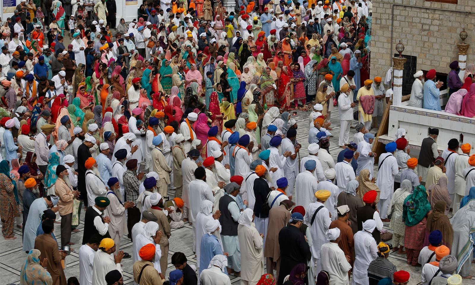 بیساکھی کے تہوار کیلئے سکھ برادری کی  کرتار  پور آمد