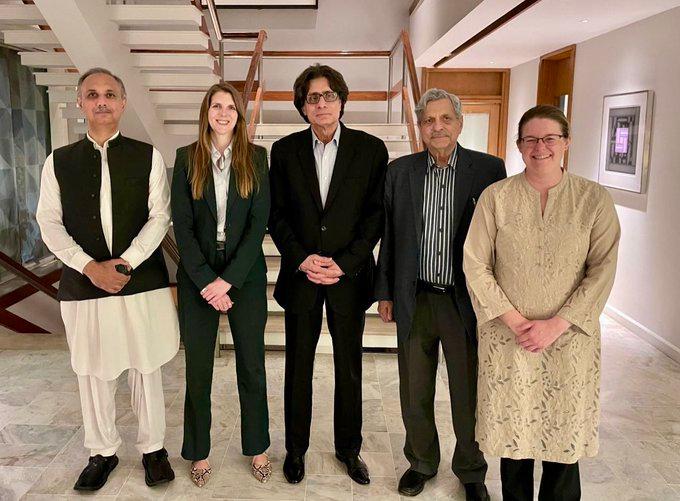 پی ٹی آئی رہنماؤں  کی برطانوی ہائی کمیشن ہائی کمشنر جین میریٹ سے ملاقات