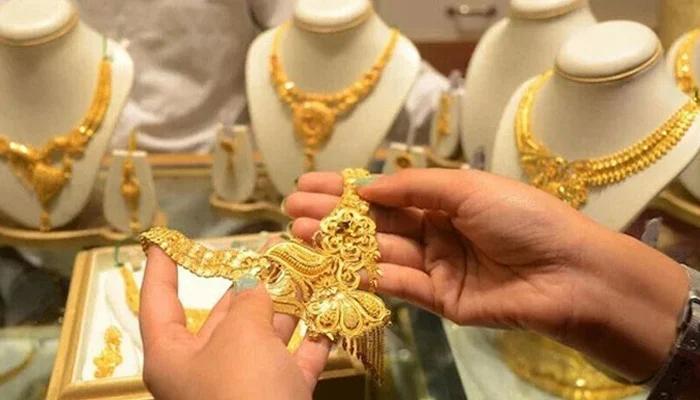 Gold prices fall after steady rise