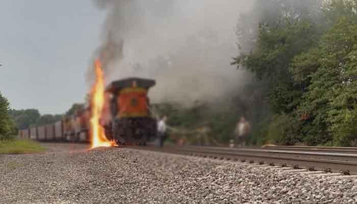 Fire erupts in engine of Sialkot-bound Allama Iqbal Express