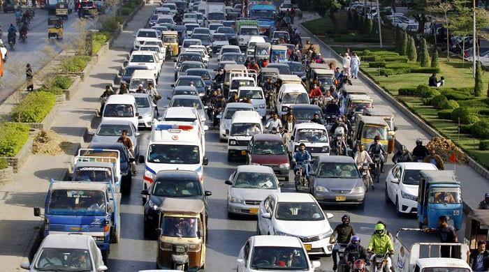 Traffic plan released as Iranian President to visit Lahore, Karachi today