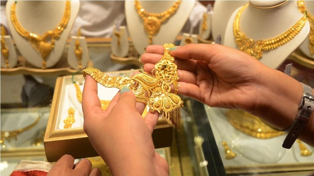 Gold price falls drastically by Rs7800 in Pakistan