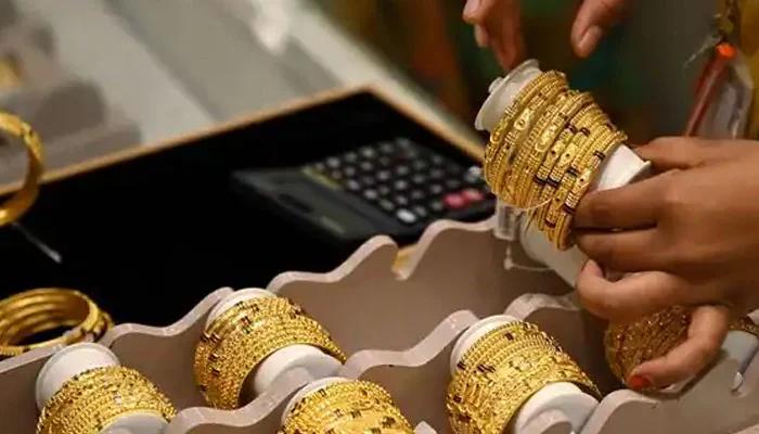 Gold price high by Rs2500 per tola in Pakistan