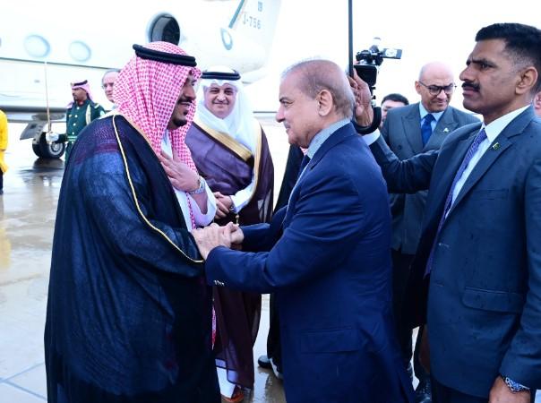 وزیراعظم  عالمی اقتصادی فورم کے خصوصی اجلاس میں شرکت کے بعد وطن واپس روانہ