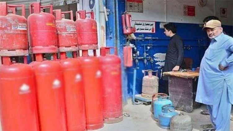 Ogra notifies reduction of Rs11.88 in LPG price