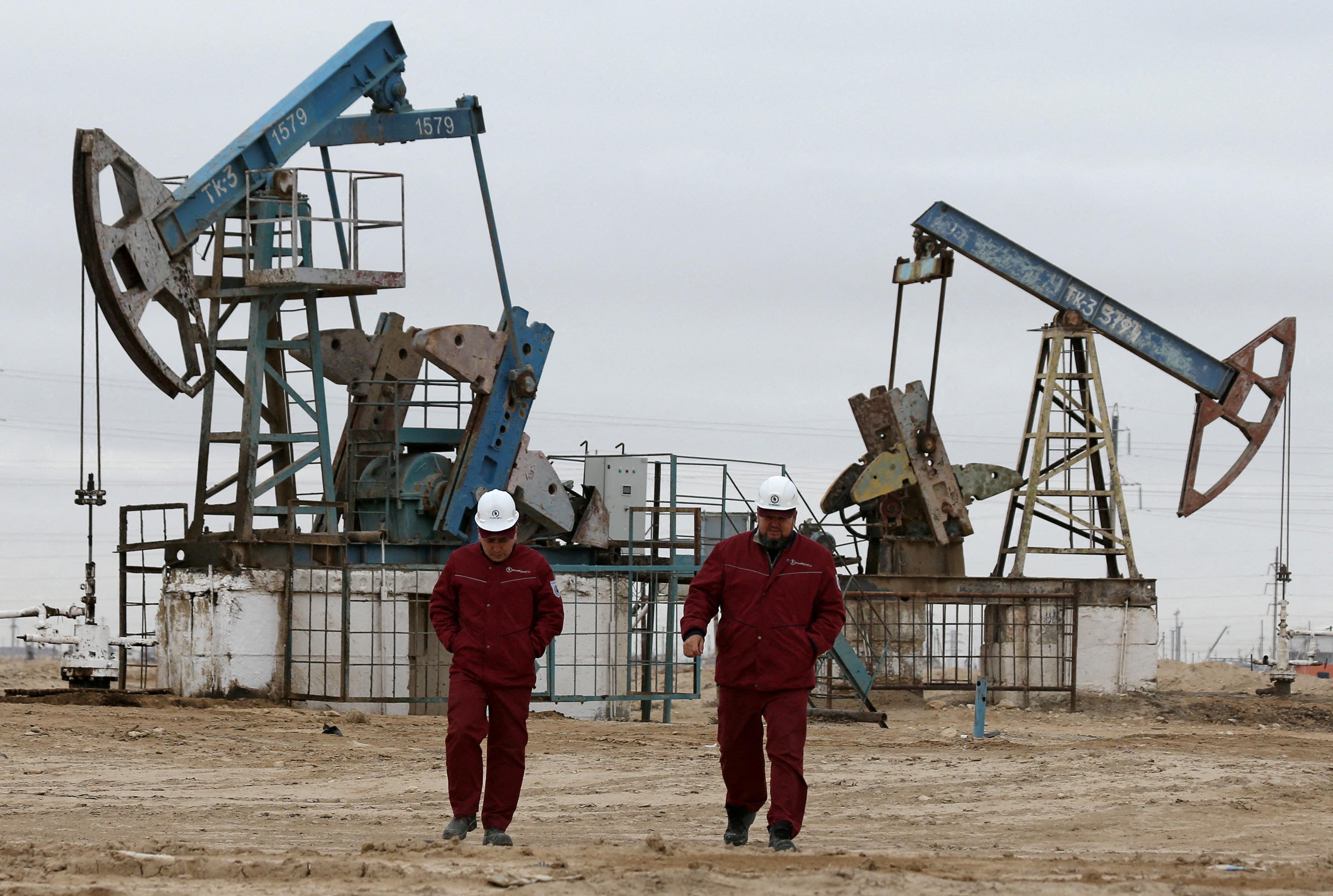 Oil tumbles for a third day on Middle East ceasefire hopes