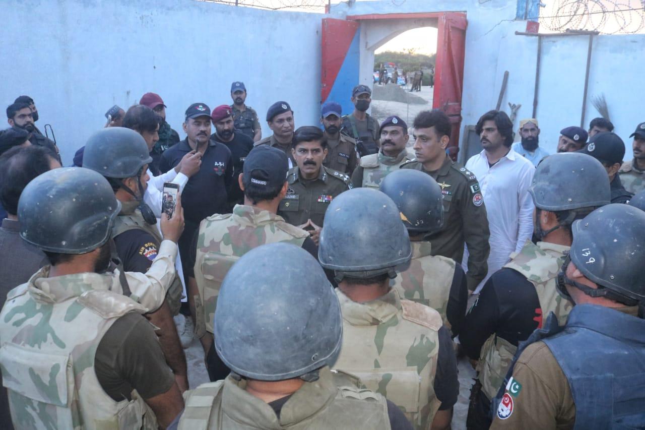 ڈی جی خان میں پولیس  نے  چیک پوسٹ پر دہشتگردوں کا حملہ ناکام بنا دیا