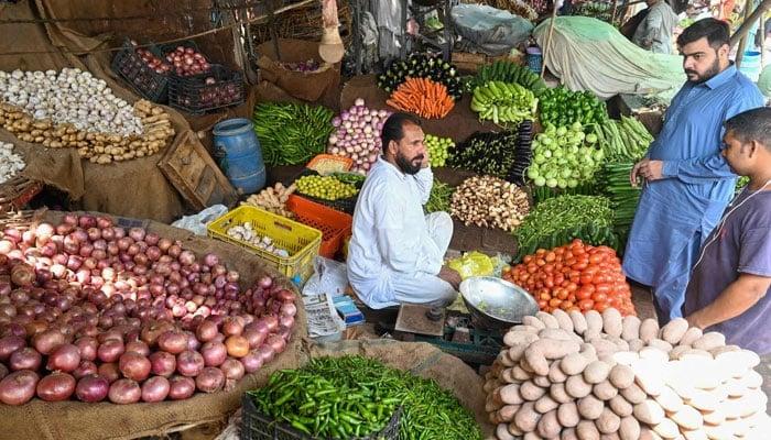 Inflation rate drops by 3.4pc in April