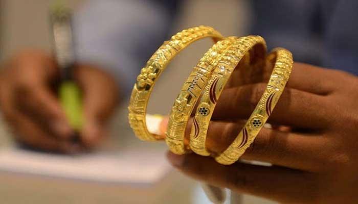 Gold price in Pakistan declines by Rs1,400 per tola