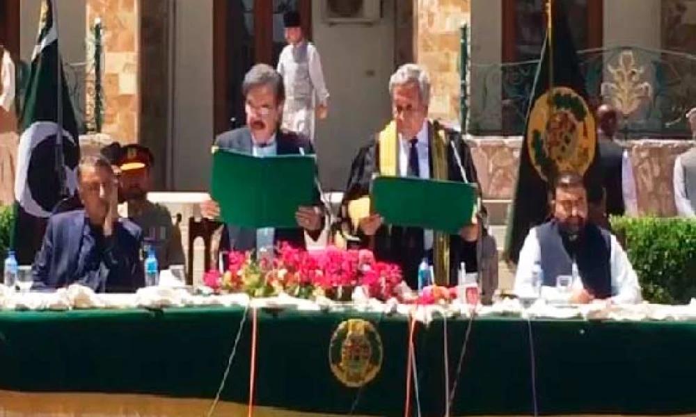 بلوچستان کے نئے نامزد گورنر شیخ جعفر خان مندوخیل نے اپنے عہدے کا حلف اٹھا لیا