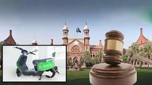 عدالت نے پنجاب حکومت کو طلباء  میں  الیکٹرک بائیکس تقسیم کرنے  سے روک دیا
