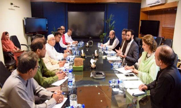 سوشل میڈیا کو غلط استعمال کرنے سے روکنے کیلئے عالمی سطح پر اقدامات کی ضرورت ہے ، عطا تارڑ