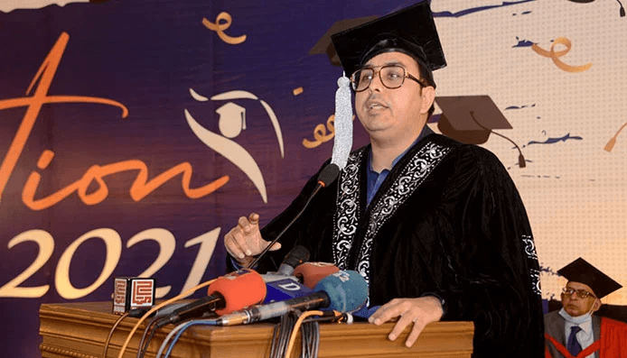 ایل سی ڈبلیو کانووکیشن : پروفیسر کا شہباز گل سے ڈگری لینے سے انکار