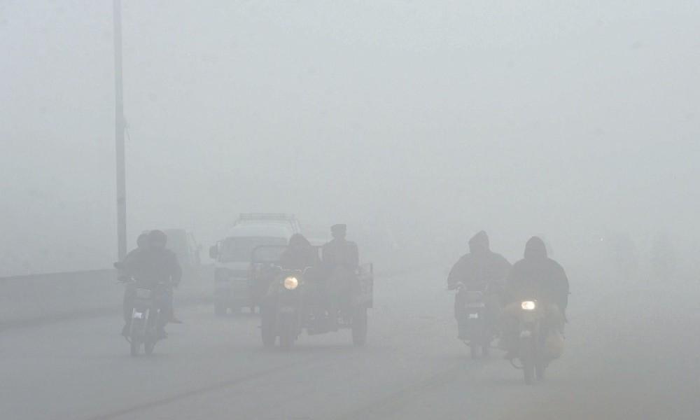 Dense fog disrupts road, air traffic in Punjab