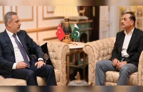 Turkish FM Hakan Fidan meets COAS General Syed Asim Munir