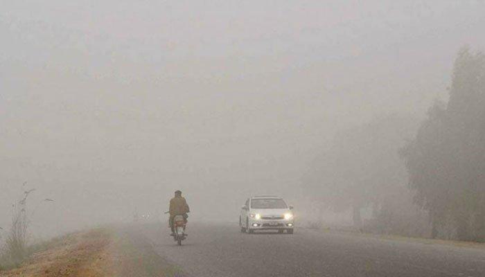 شدید دھند کے باعث موٹروے ایم 2، ایم 3 اور ایم 11 مختلف مقامات پر بند