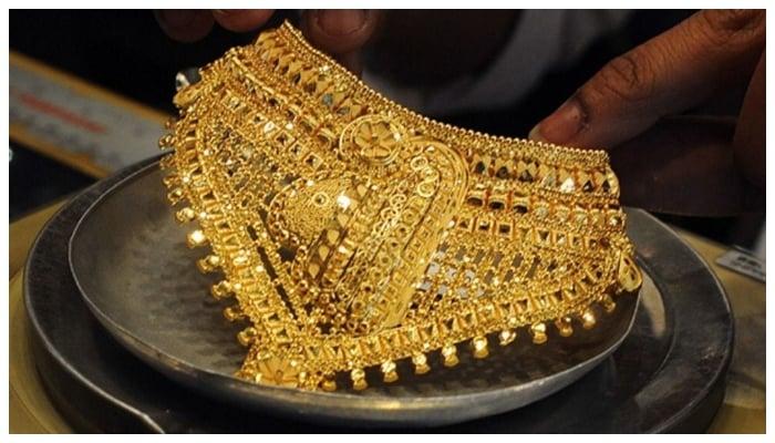 Gold price surges by Rs2400 per tola in Pakistan