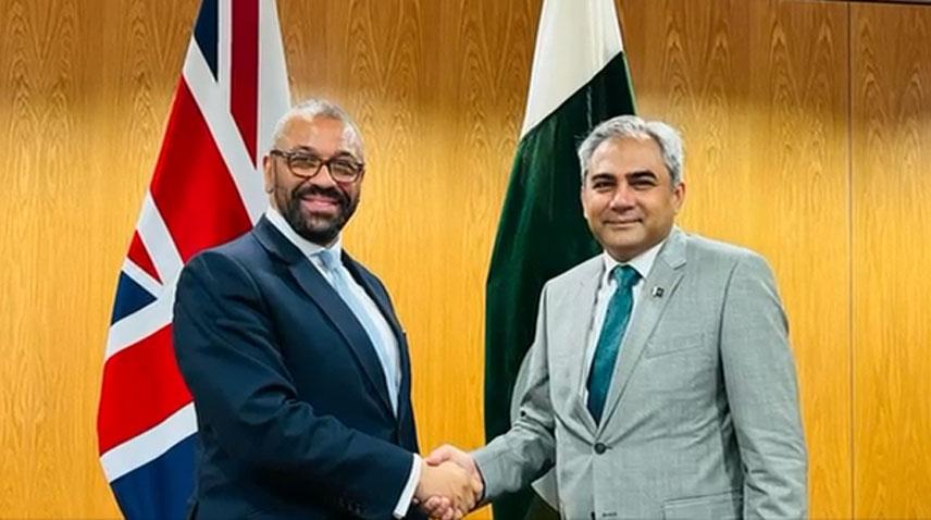 وفاقی وزیرِ داخلہ محسن نقوی  کی برطانوی ہم منصب جیمز کلیورلی سے لندن میں ملاقات