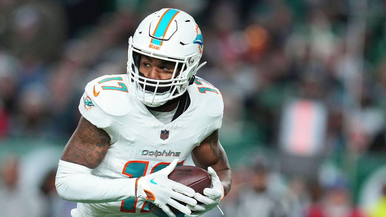 Sources: Fins giving Waddle $84.75M extension