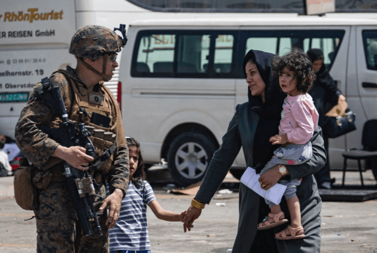 Evacuation flights from Kabul airport resumed after hours-long delay