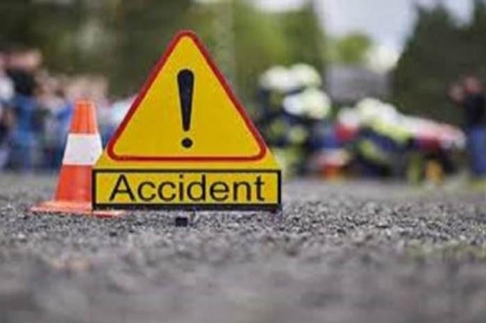 One killed as a result of collision between car and truck