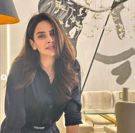 Saba Qamar dazzles fans with her elegant black outfit