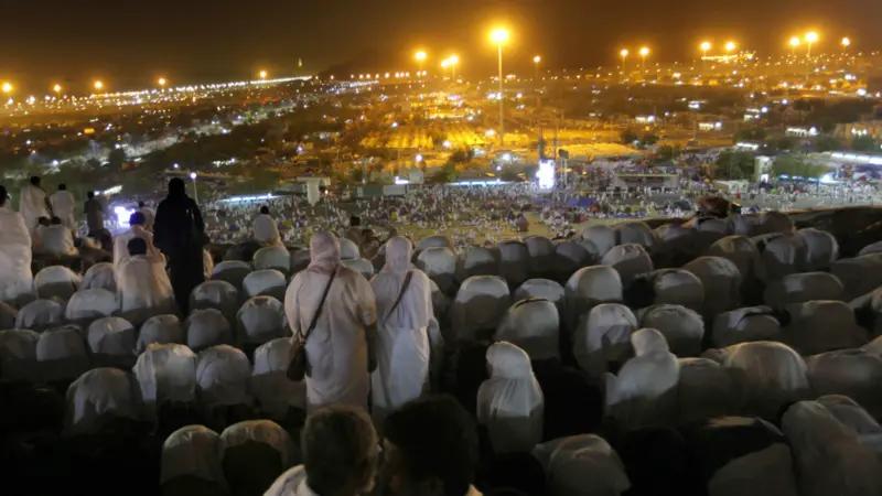 عرفات میں لبیک اللھم لبیک کی صدائیں بلند