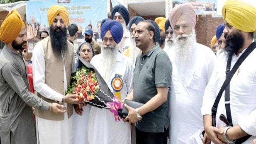 Indian Sikh pilgrims reach Punja Sahib to attend Ranjit Singh’s death anniversary