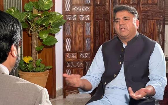 پی ٹی آئی  کی موجودہ قیادت نہیں چاہتی کہ عمران خان جیل سے باہر آئیں، فواد چوہدری